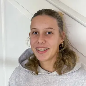Porträt einer Schülerin der 9. Klasse